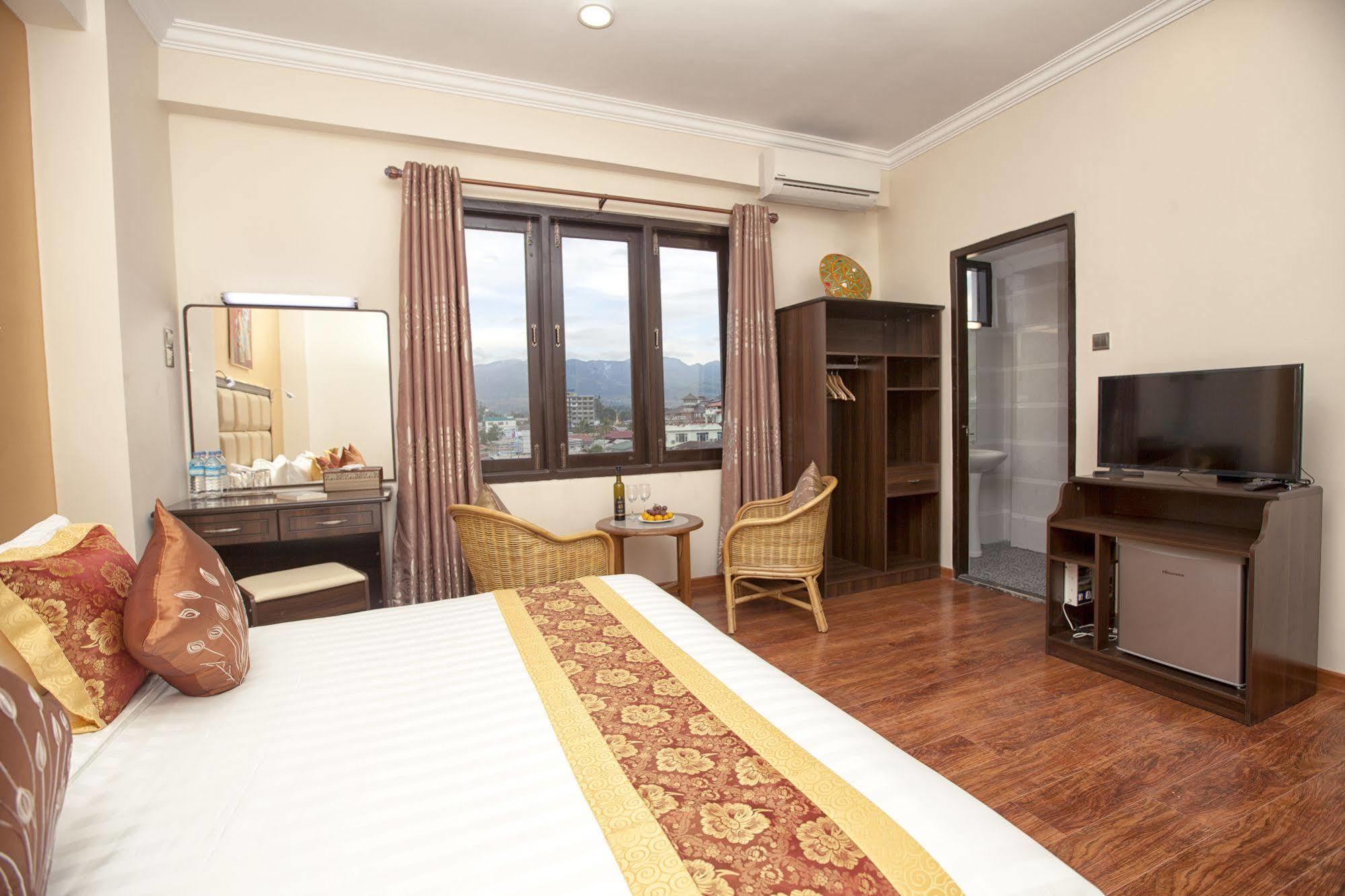 The Hotel Emperor-Inle Nyaung Shwe Kültér fotó